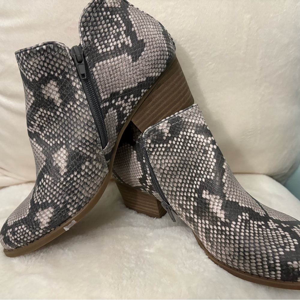Snake print boots - Picture 2 of 2